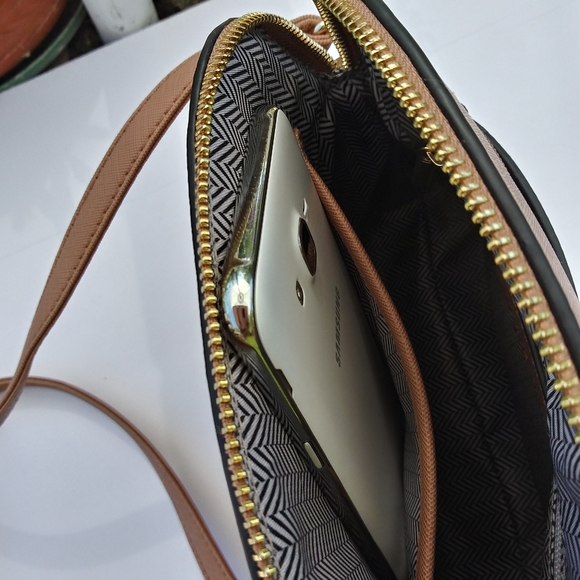 NWOT ISABELLE VEGAN CROSSBODY SHOULDER BAG PURSE - Picture 5 of 8